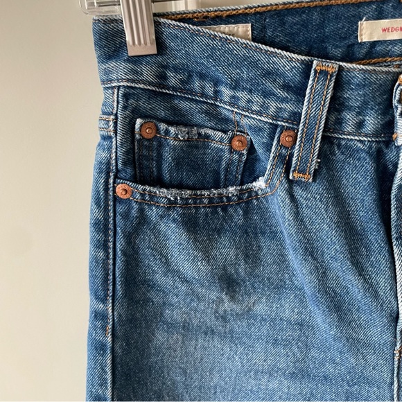Levi's Wedgie Button Fly Distressed Straight Cropped Jean Size 25 - Picture 4 of 14